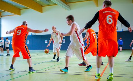 Die Basketballer vom Unified-Team Eiderbaskets vom Eiderheim zeigten ein kurzes Demospiel. (Foto: SOD/Sascha Klahn)