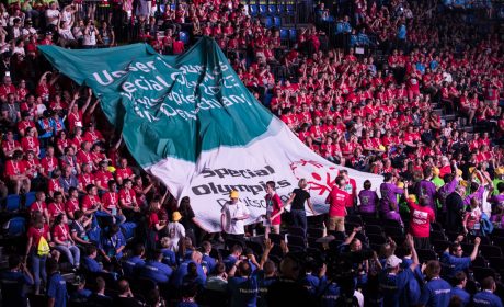 'Unser Wunsch: Special Olympics Weltspiele 2023 in Deutschland' - die Athletinnen und Athleten tragen diesen Wunsch bei der Eröffnungsfeier einer breiten Öffentlichkeit vor. (Foto: SOD/Jo Henker)