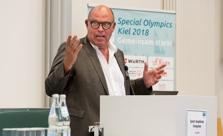 Prof. Dr. Hase, Der Landesbeauftragte für Menschen mit Behinderung in Schleswig-Holstein beim Grußwort. (Foto: SOD/Jan Konitzki)