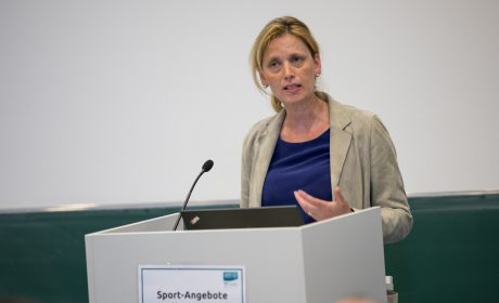 Karin Prien, Ministerin für Bildung, Wissenschaft und Kultur in Schleswig-Holstein, begrüßte die Kongresseteilnehmer. (Foto: SOD/Jo Henker)
