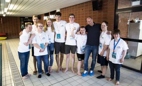 Thomas Lurz, mehrfacher Medailliengewinner bei Weltmeisterschaften und Olympischen Spielen, besucht die Schwimmerinnen und Schwimmer im Uni Sportforum der Universität Kiel. (Foto: SOD/Stefan Holtzem)